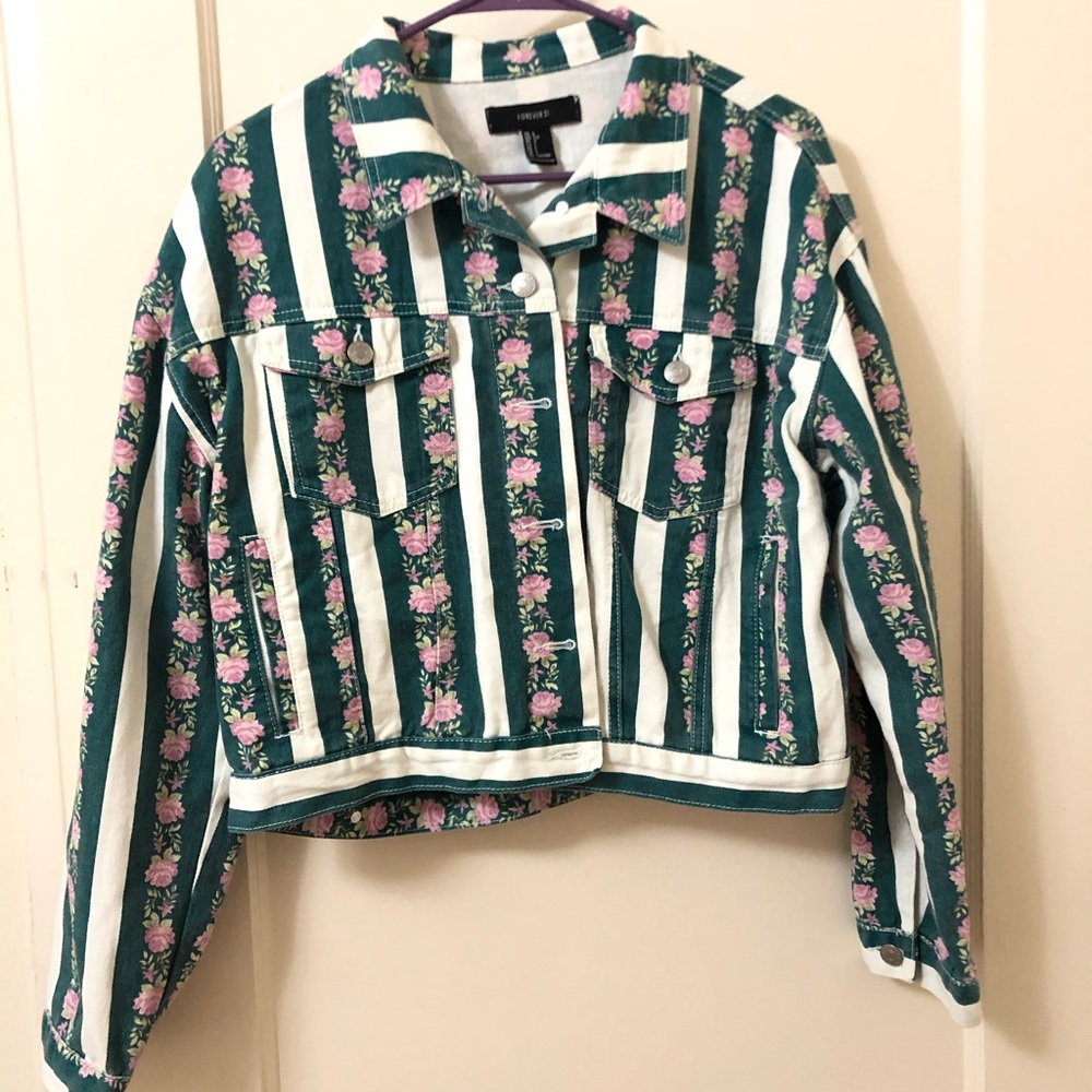 Cropped denim jacket